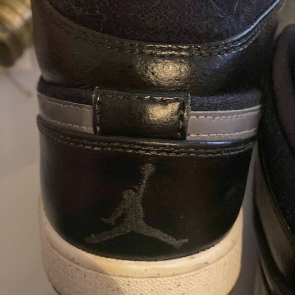 Athletic_Shoes